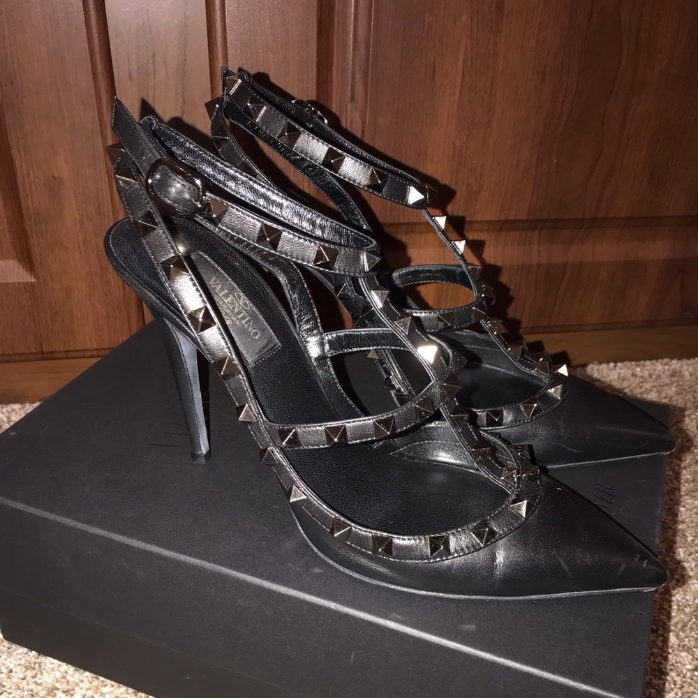 100% Auth Valentino Noir T Strap Rockstuds  Sz 39